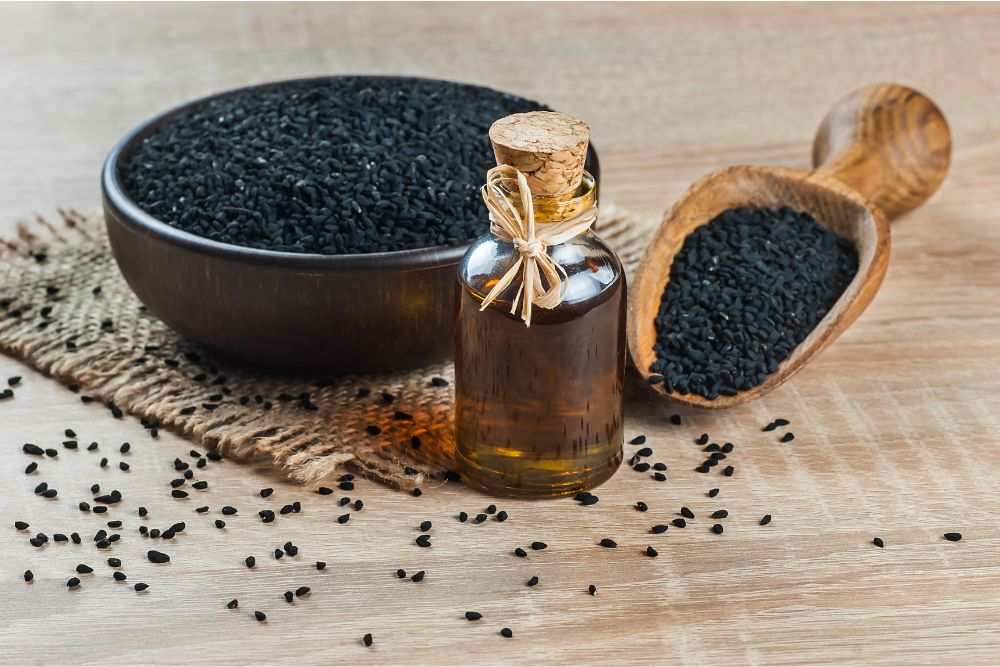 Faraón egipcio con aceites esenciales rituales e incienso